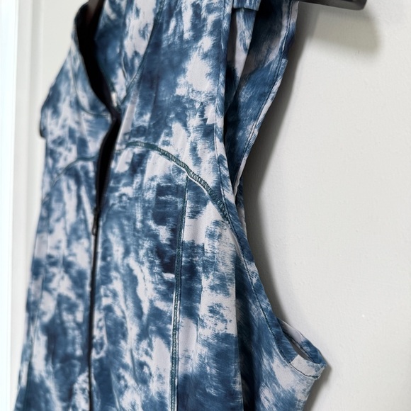 Lululemon Light Speed Vest Women’s Sea Side Silver Fox Blue Lattice - Picture 2 of 8